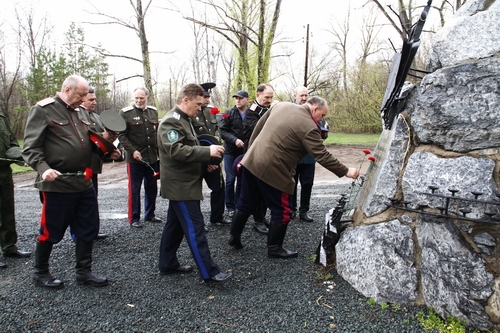 Возложение цветов к памятнику жертвам политических репрессий 26.04.13